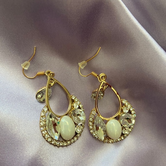 Boutique Elegant Drop Earrings - Picture 6 of 7